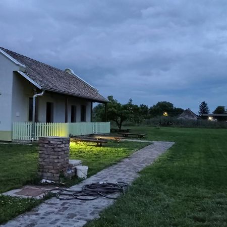 Villa Diiva Curug ภายนอก รูปภาพ