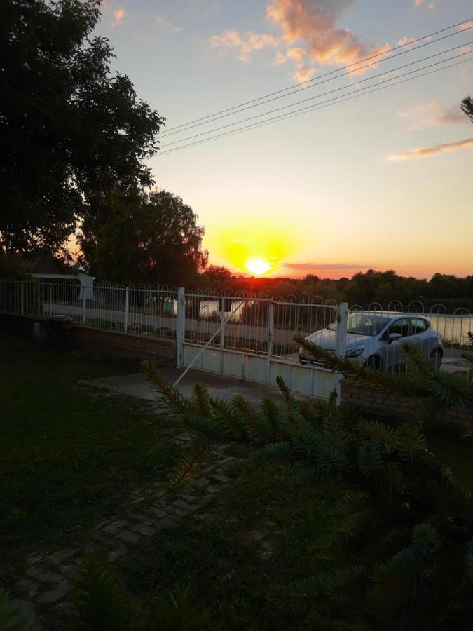 Villa Diiva Curug ภายนอก รูปภาพ